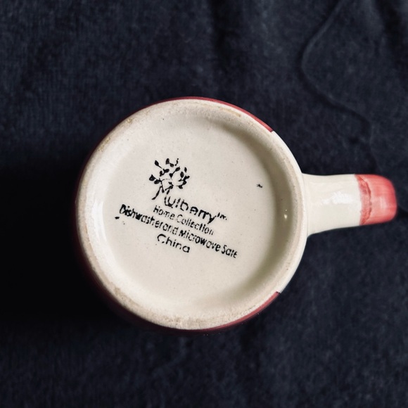 🧨Red And White Nice Coffee Mig (Great Condition)(SEND ANY OFFER OF $7 OR MORE‼️) - Picture 3 of 4